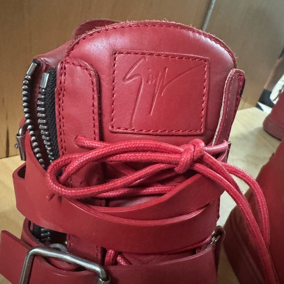 Red leather Giuseppe Shoes with silver straps. - Picture 4 of 4